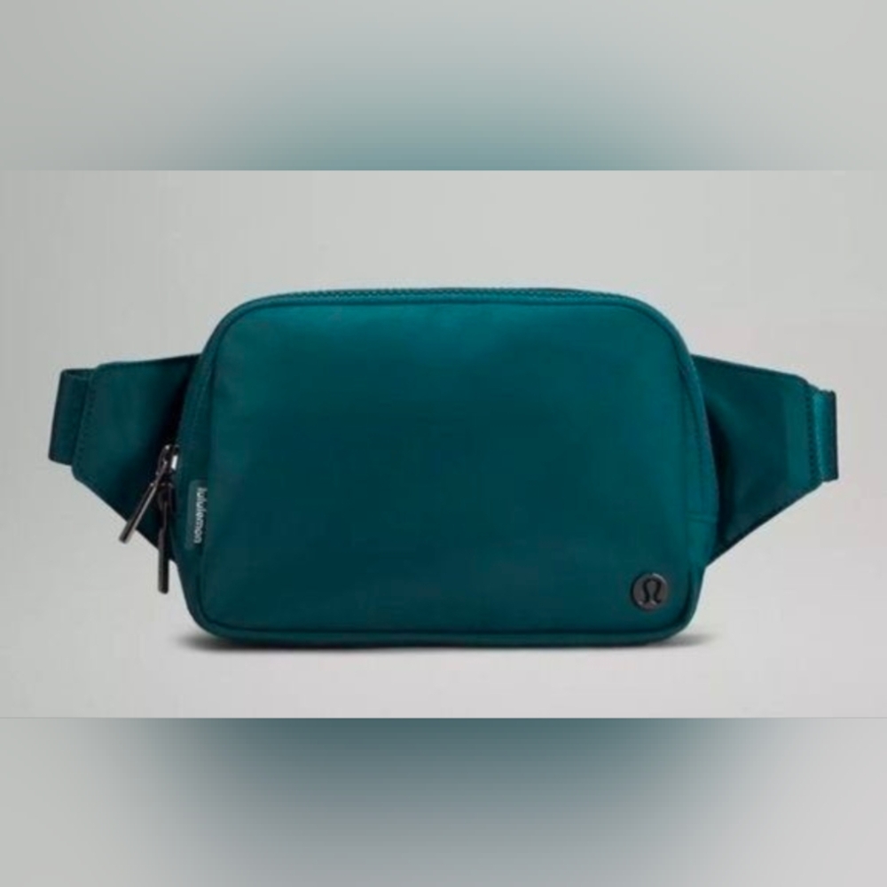 🌟40% OFF SALE Lululemon Everywhere Belt Bag, Large Jasper Green, 2L